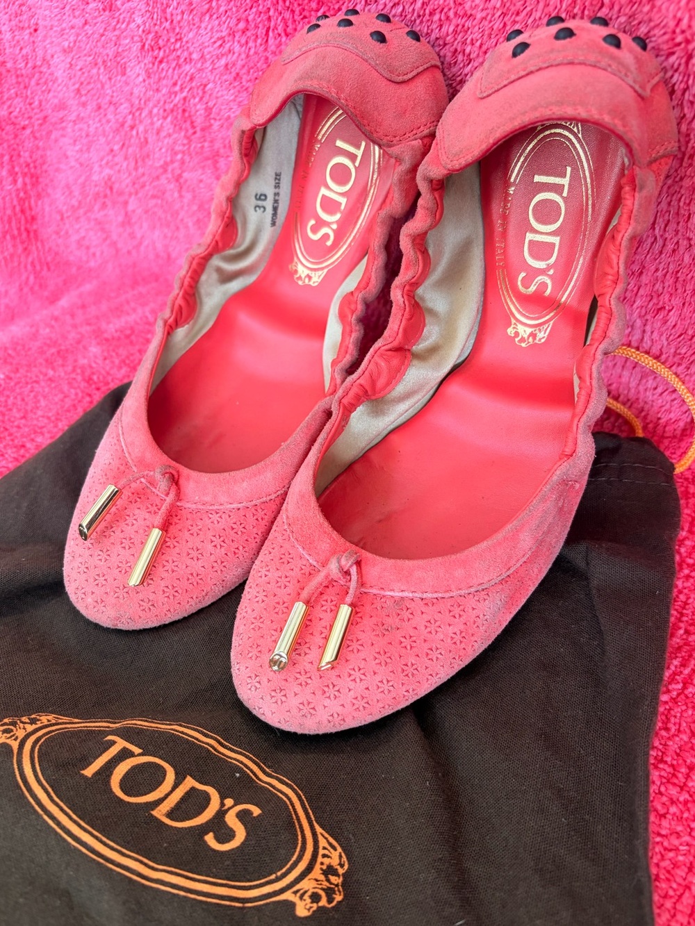 💕Tod's Coral Pink Suede Ballet Flats with Metallic Accents